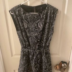 H&M Black and white dress. Size 4